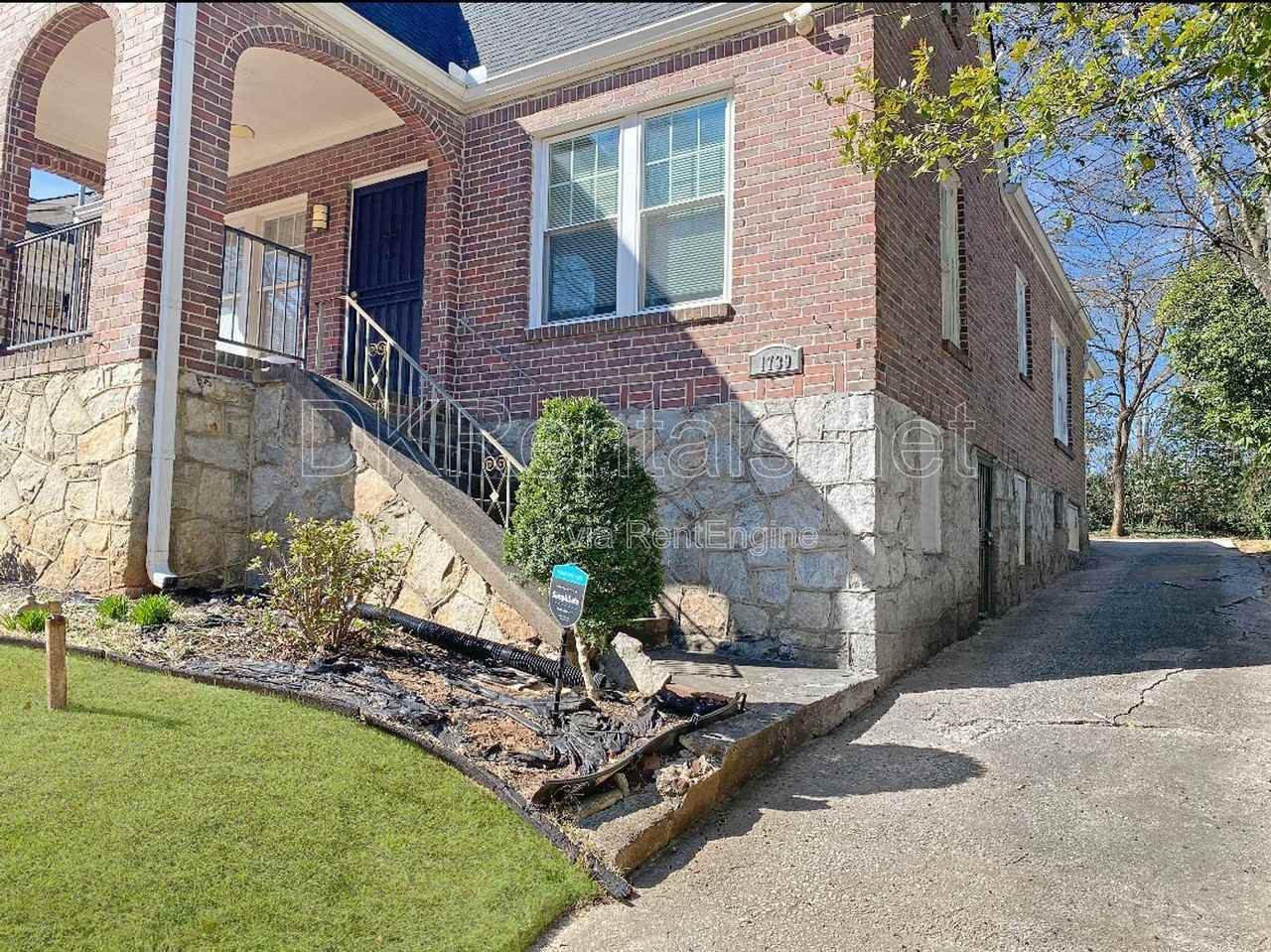 1739 Sylvan Rd Sw - Photo 4 of 31