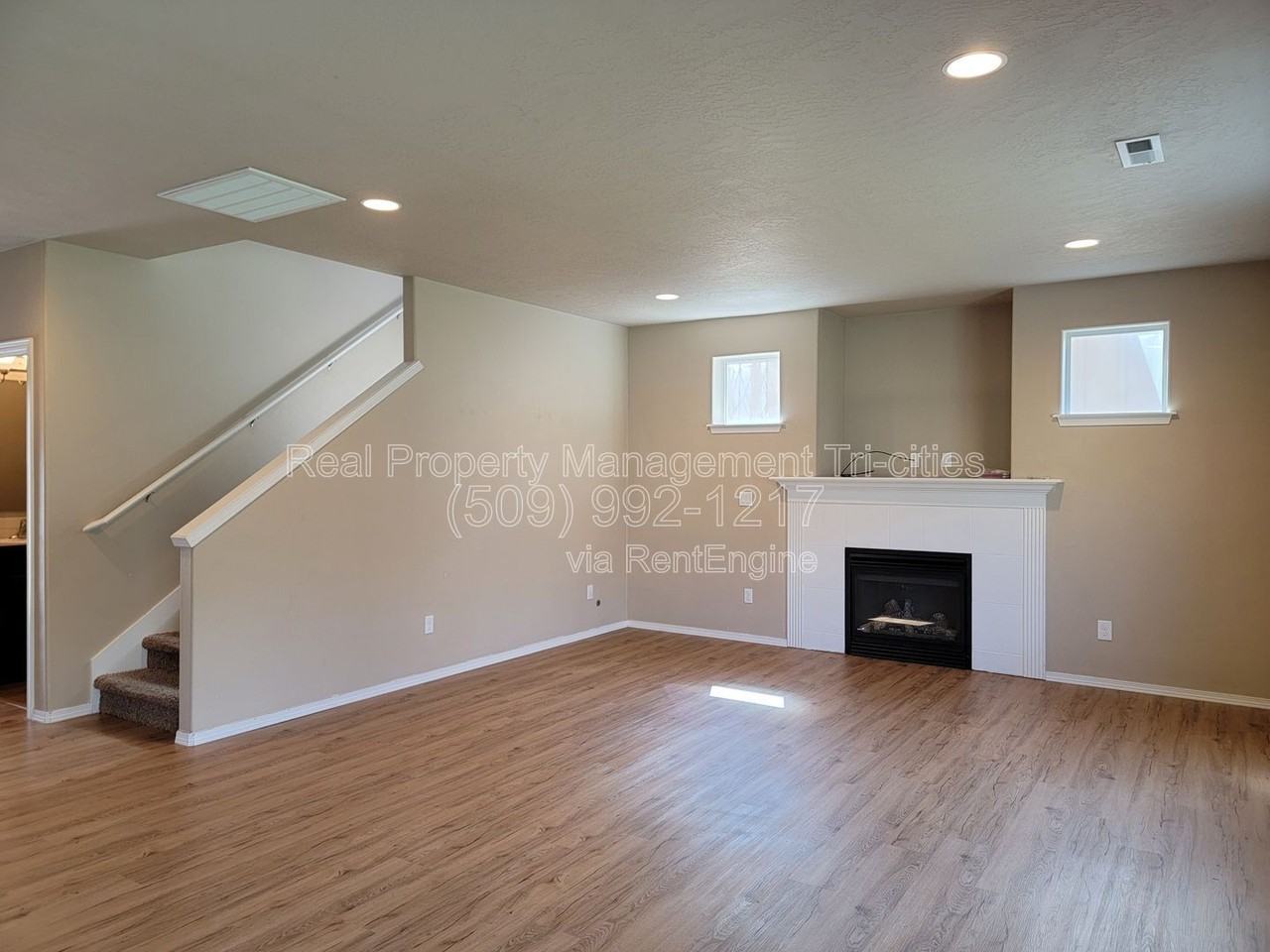 533 Jordan Ln - Photo 6 of 17
