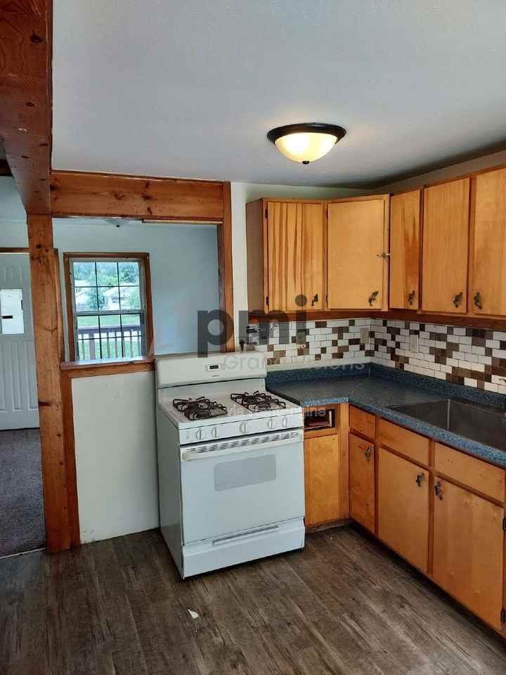 1719 W Olive St - Photo 2 of 16