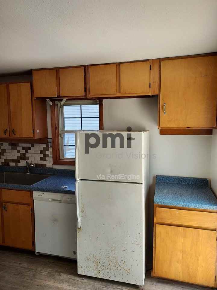 1719 W Olive St - Photo 3 of 16