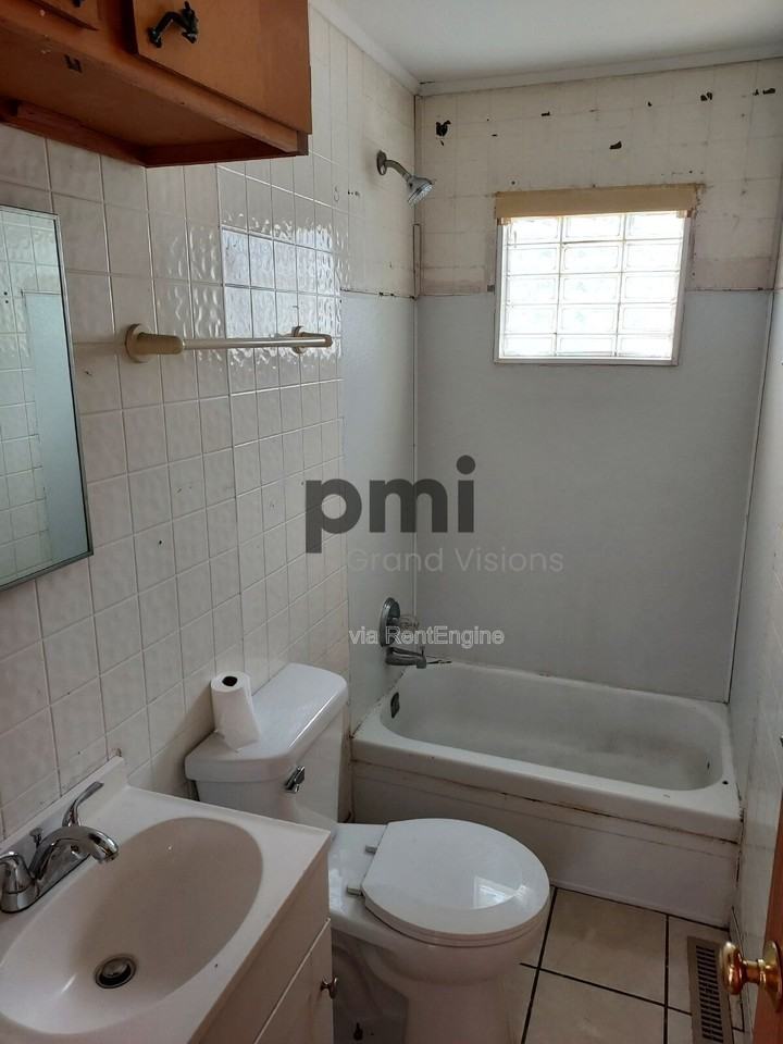 1719 W Olive St - Photo 4 of 16