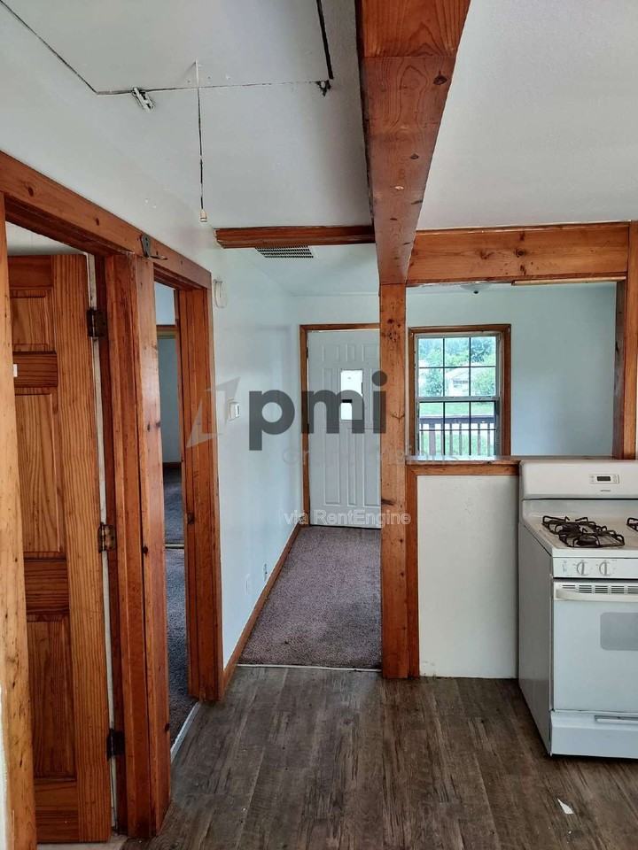 1719 W Olive St - Photo 5 of 16