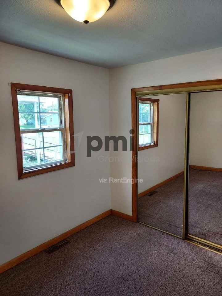 1719 W Olive St - Photo 6 of 16