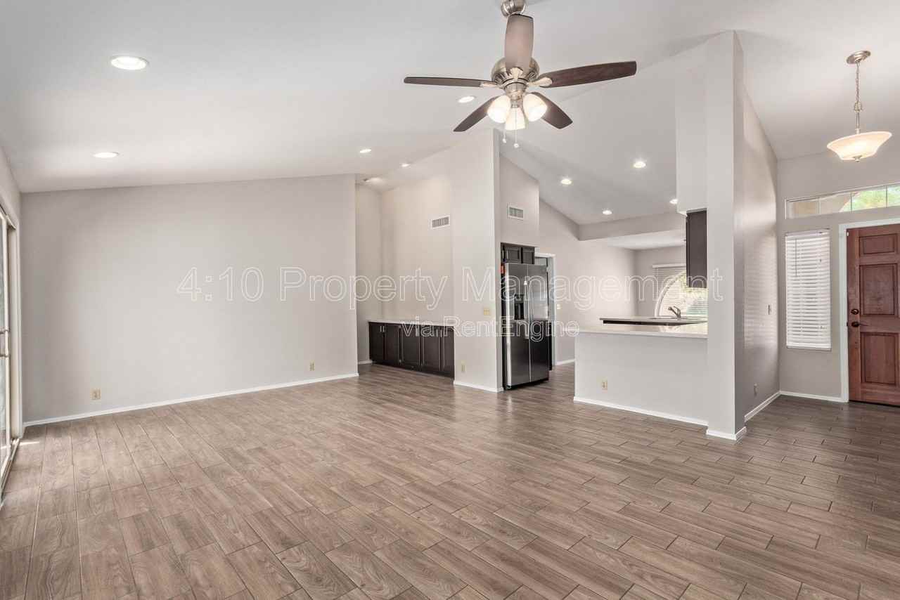2381 W Redwood Dr - Photo 7 of 33