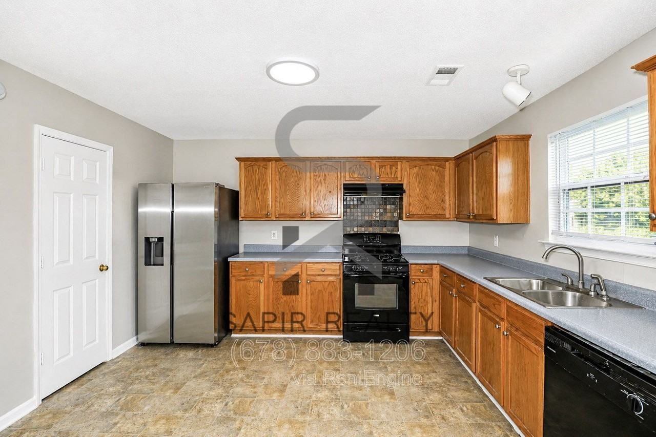 5868 Amerson Ln - Photo 6 of 19