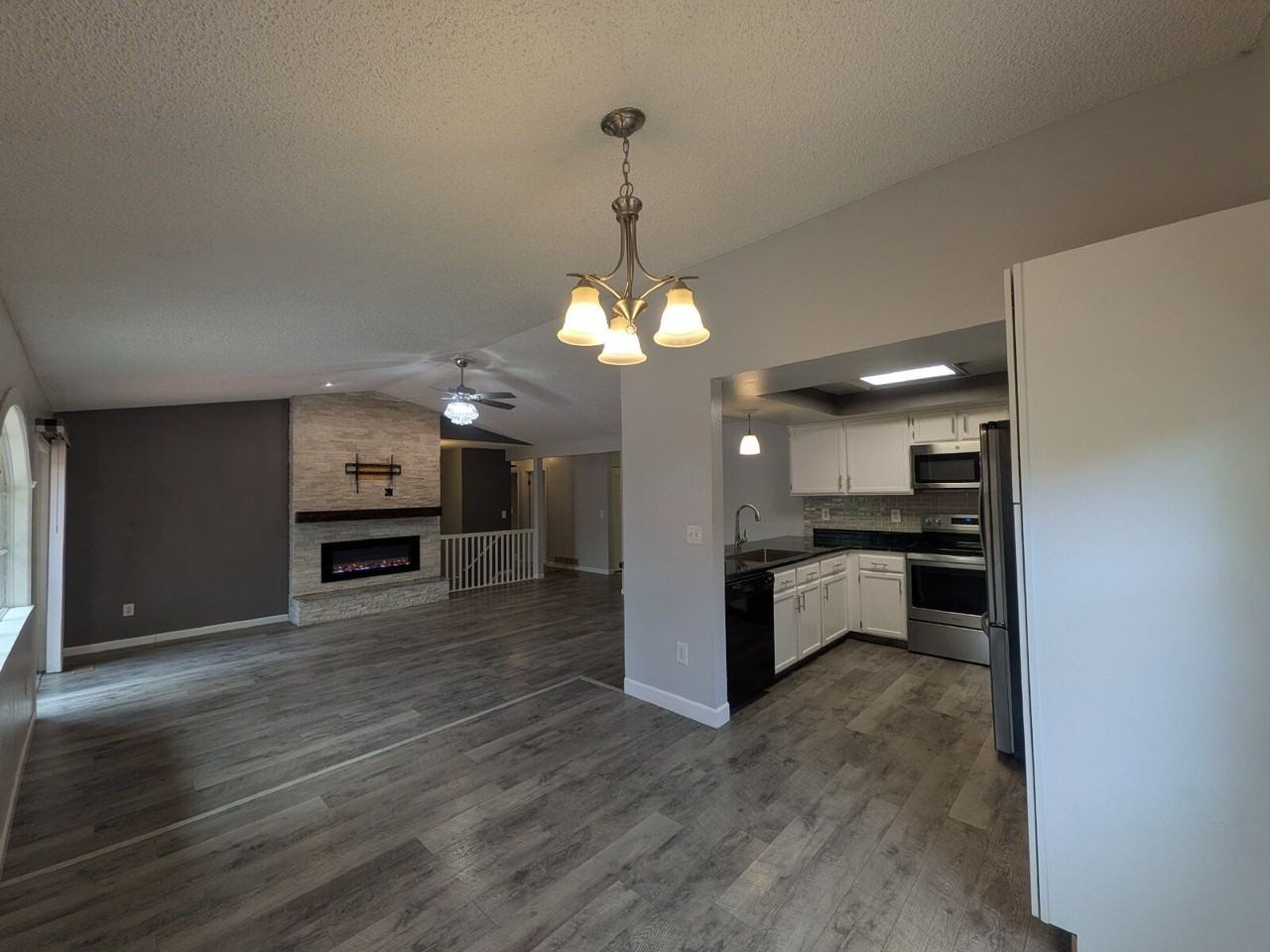 2128 Beacham Dr - Photo 5 of 28