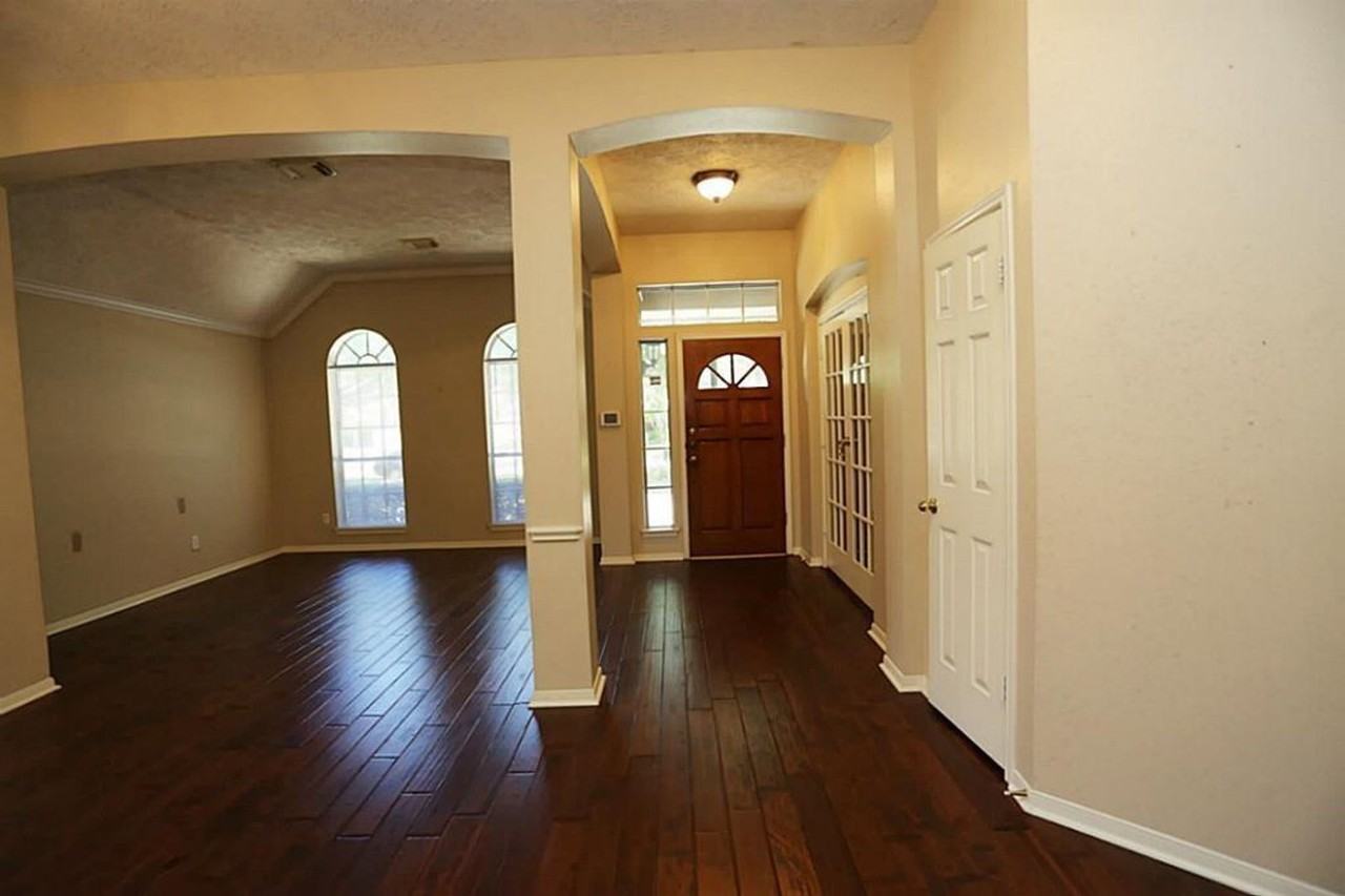 1718 Calmar Dr - Photo 2 of 26