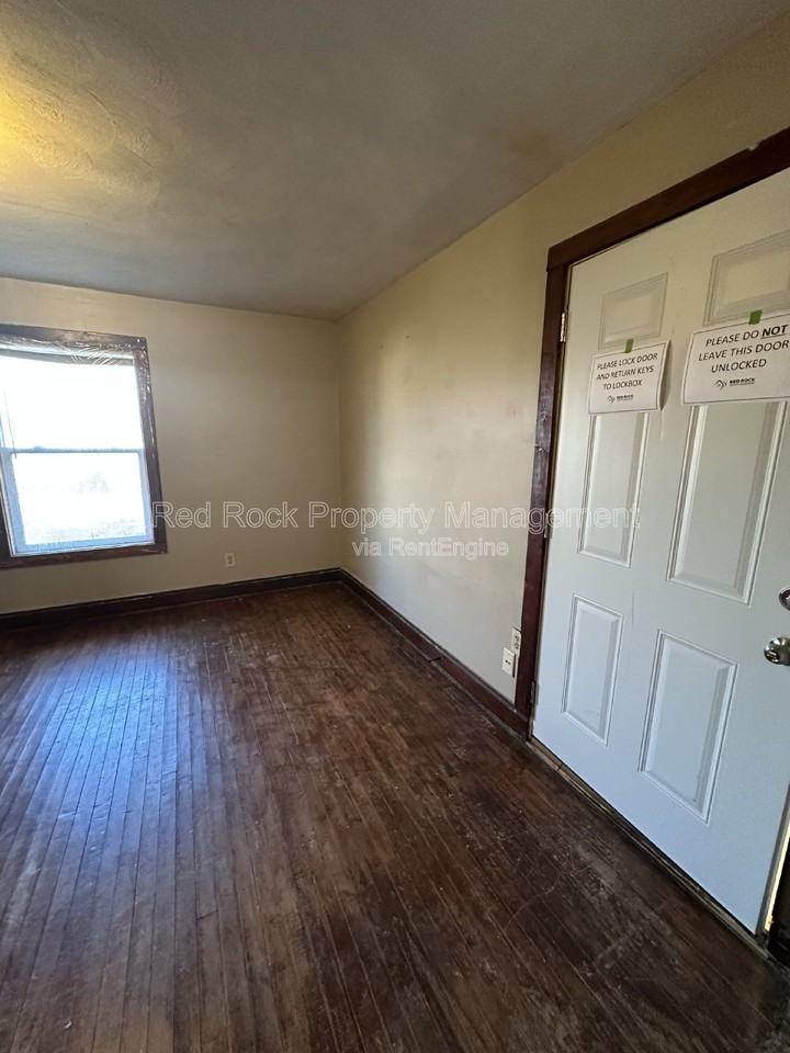320 Highland Ave - Photo 5 of 22