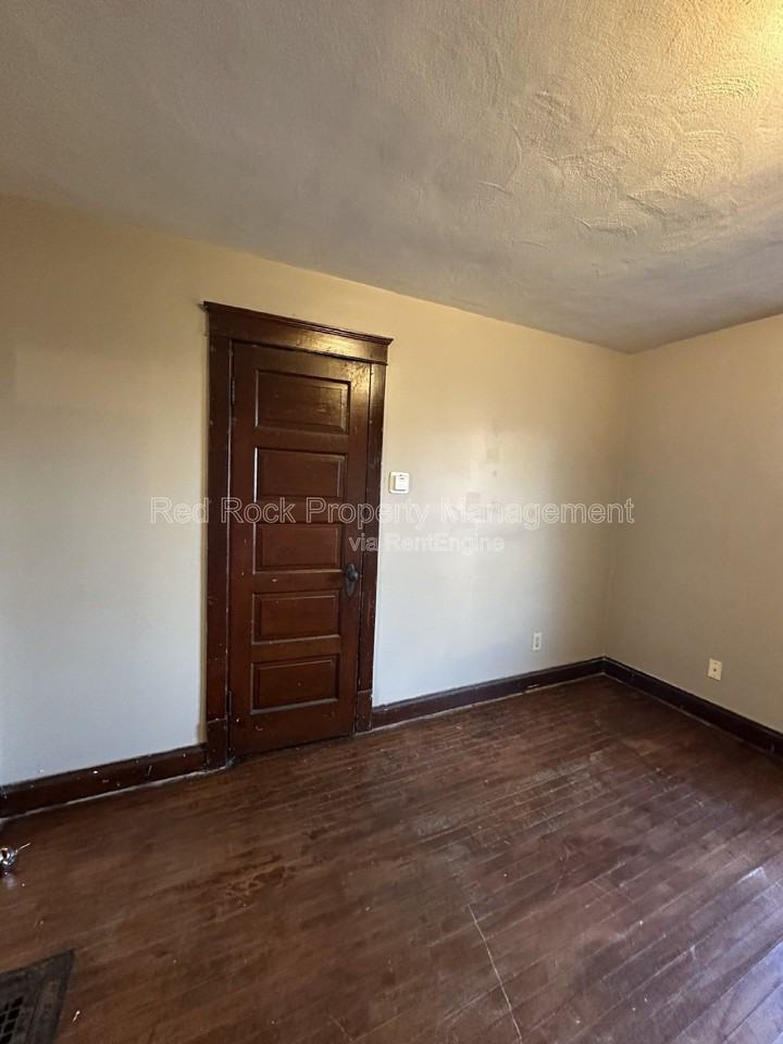 320 Highland Ave - Photo 6 of 22