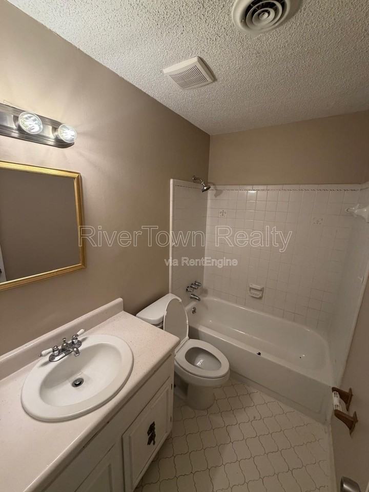 5303 Sunray Dr - Photo 3 of 13
