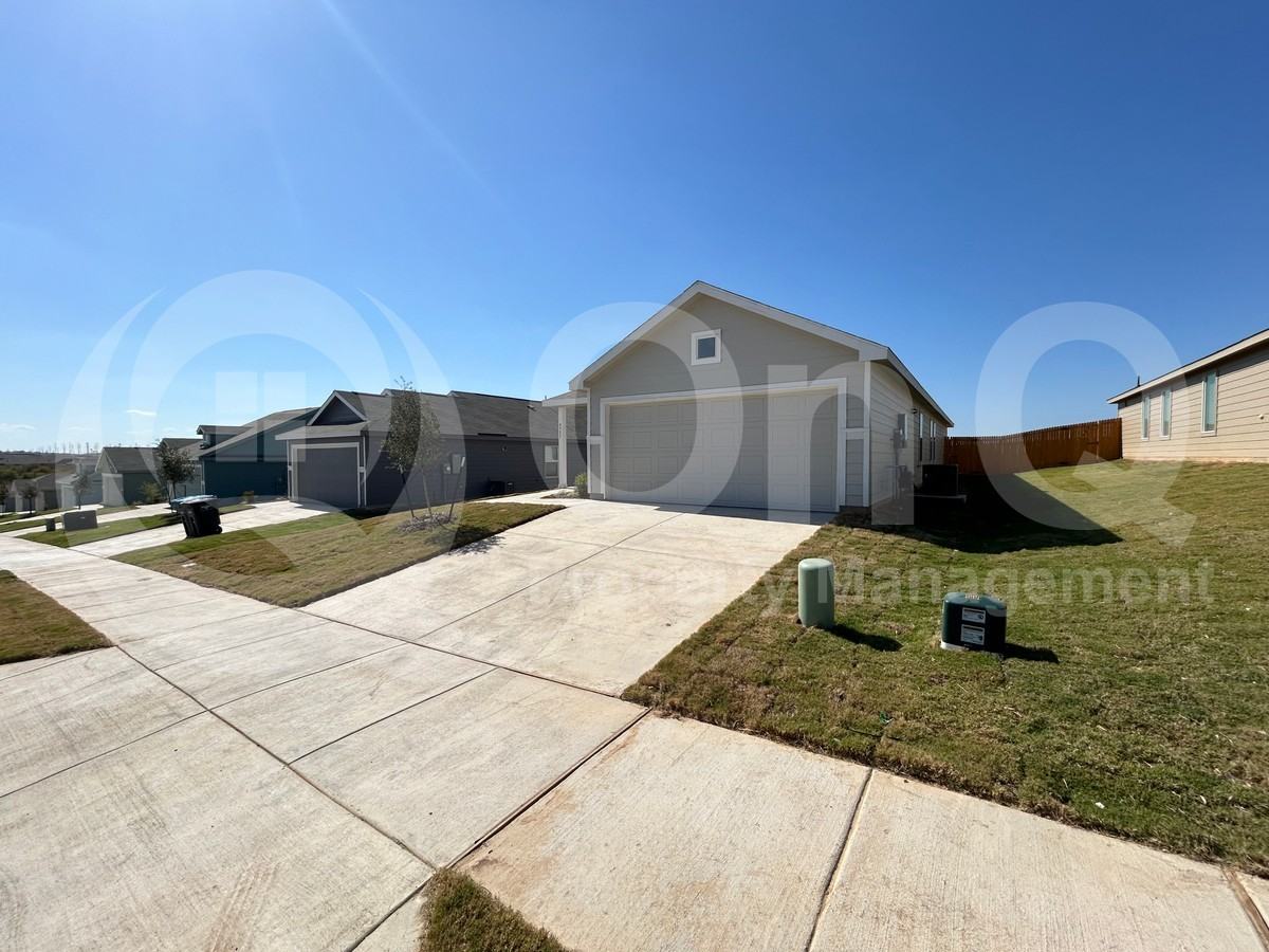 9757 Platteview Rd - Photo 2 of 19