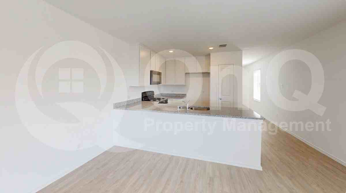 9757 Platteview Rd - Photo 3 of 19