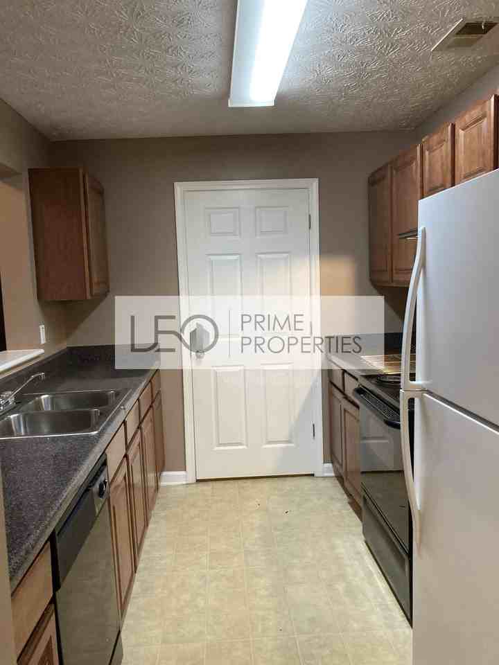 7201 Fairington Ridge Cir - Photo 2 of 12