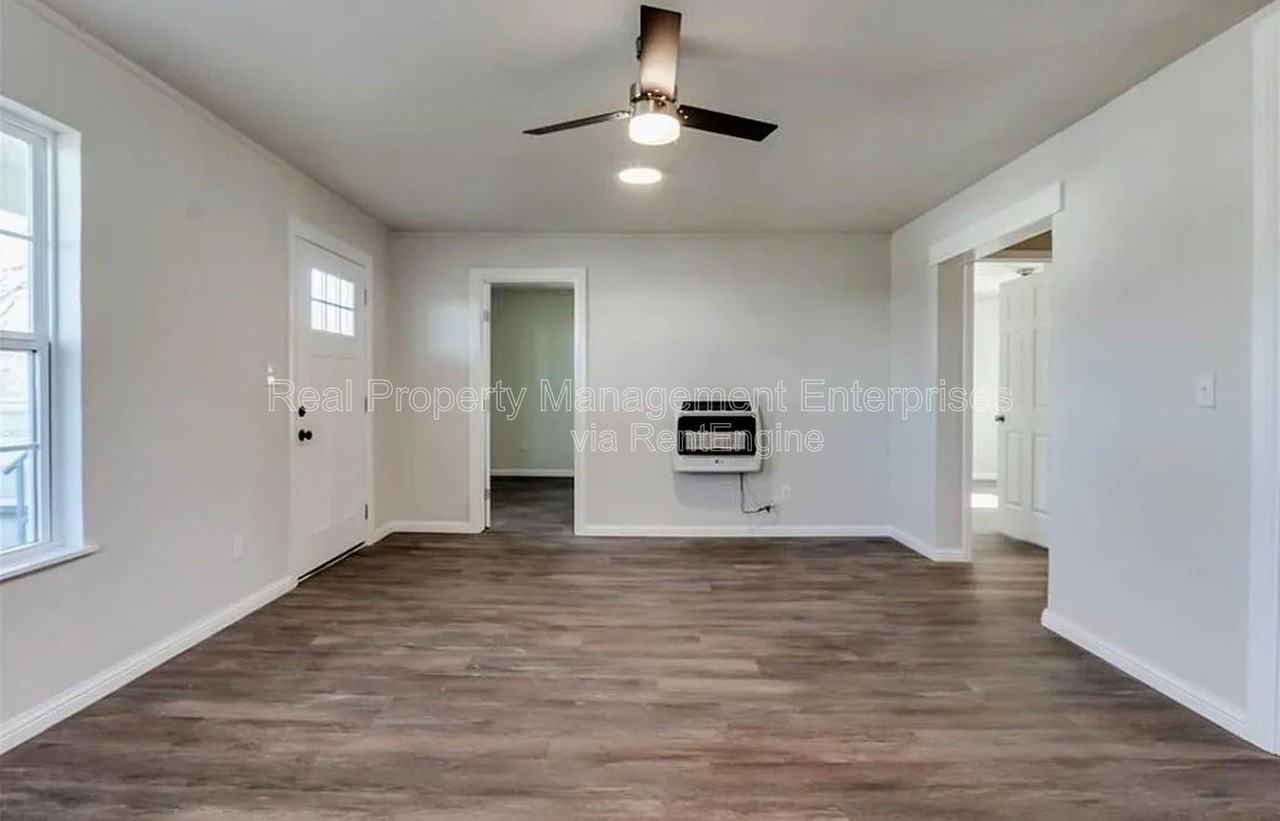 230 Se 50th St - Photo 5 of 13
