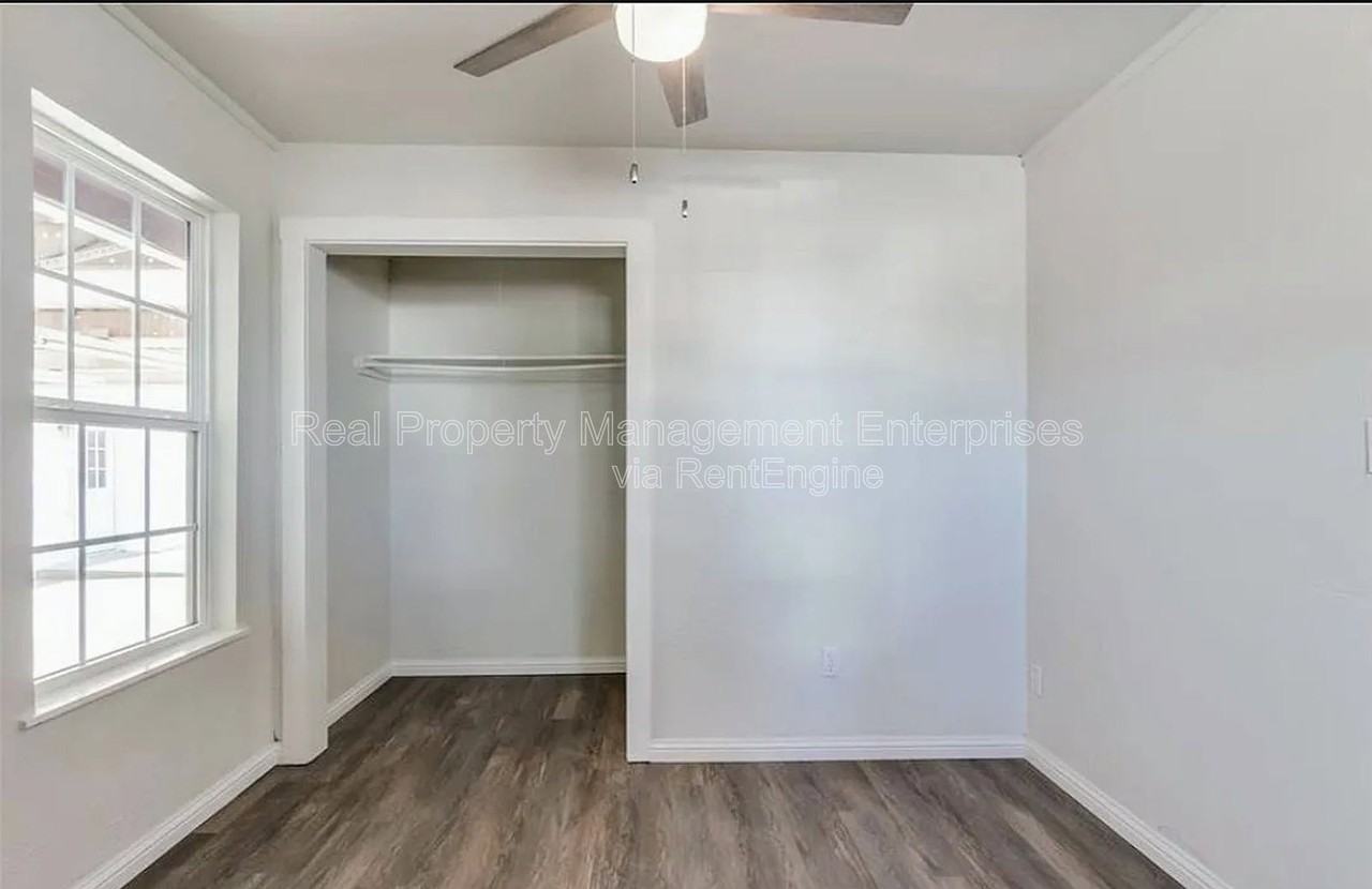 230 Se 50th St - Photo 7 of 13