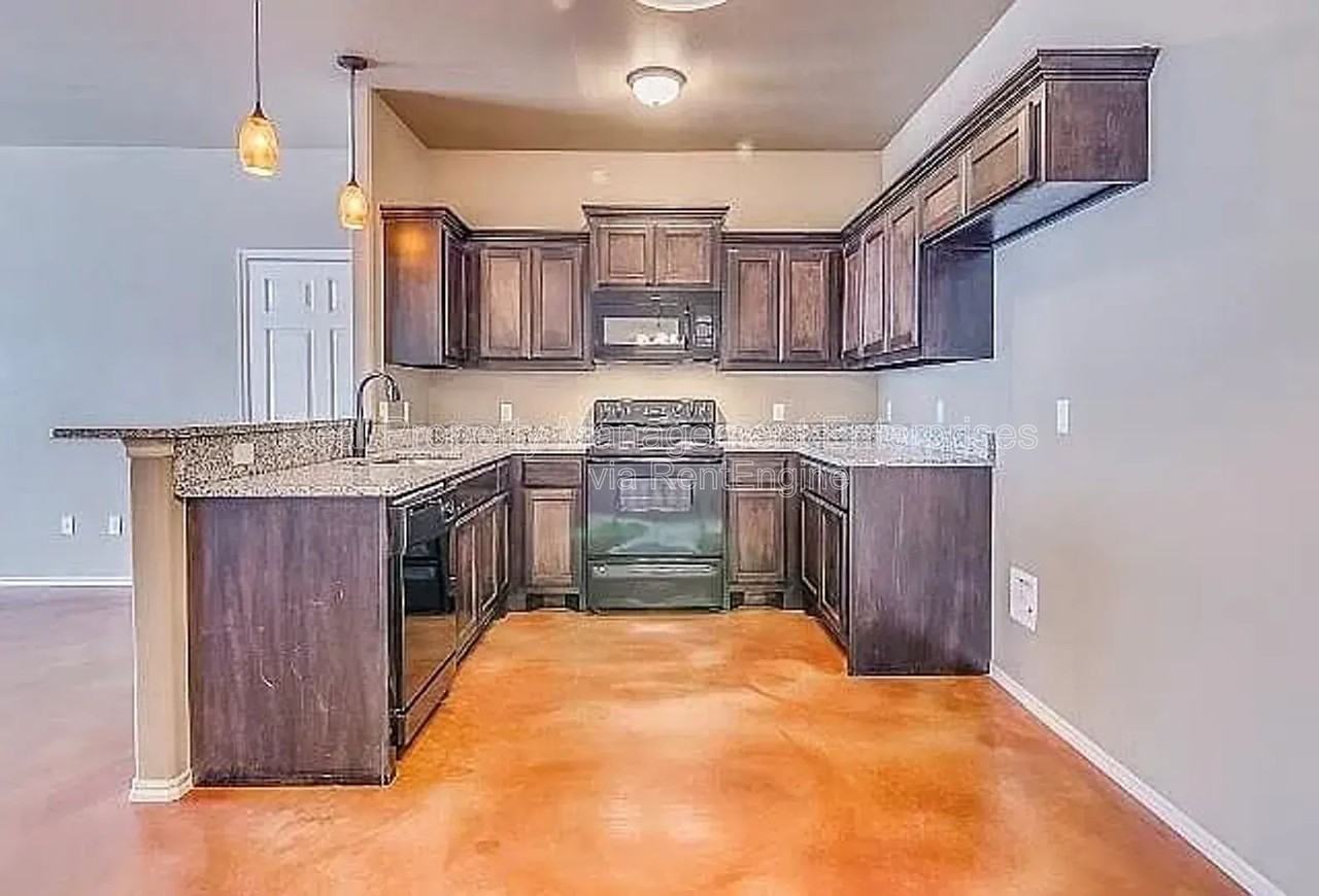 1846 Cypress Ln - Photo 2 of 8