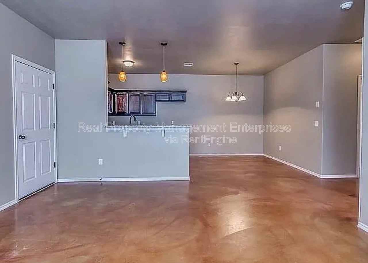 1846 Cypress Ln - Photo 4 of 8
