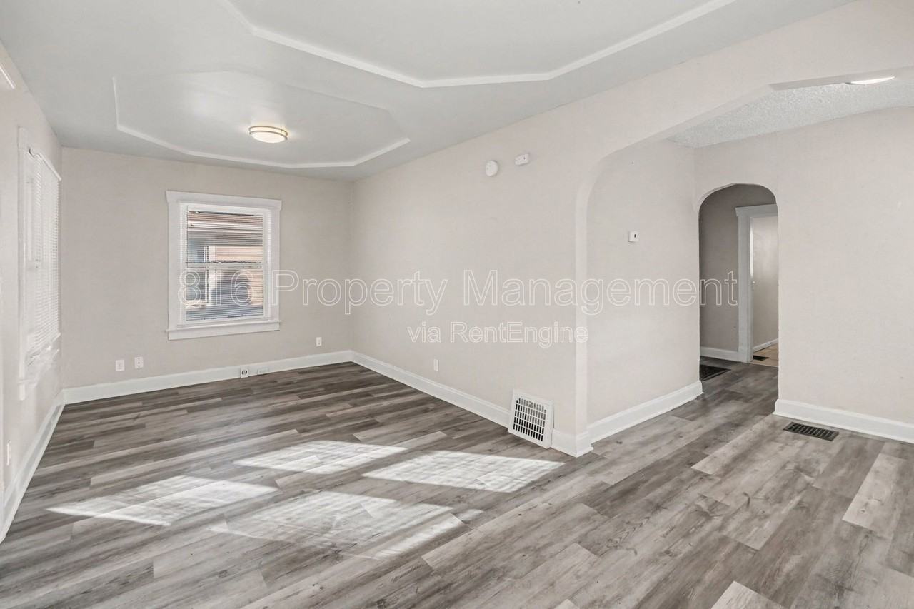 5713 Brooklyn Ave - Photo 2 of 8