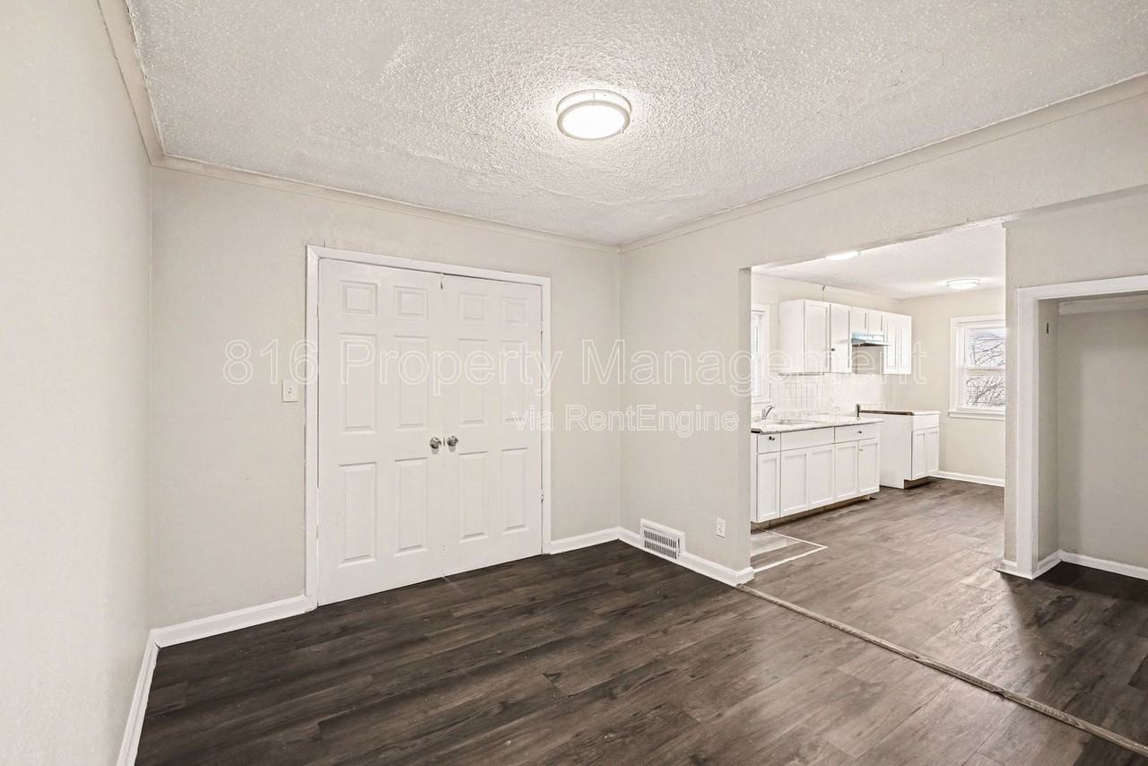 6230 Agnes Ave - Photo 4 of 15