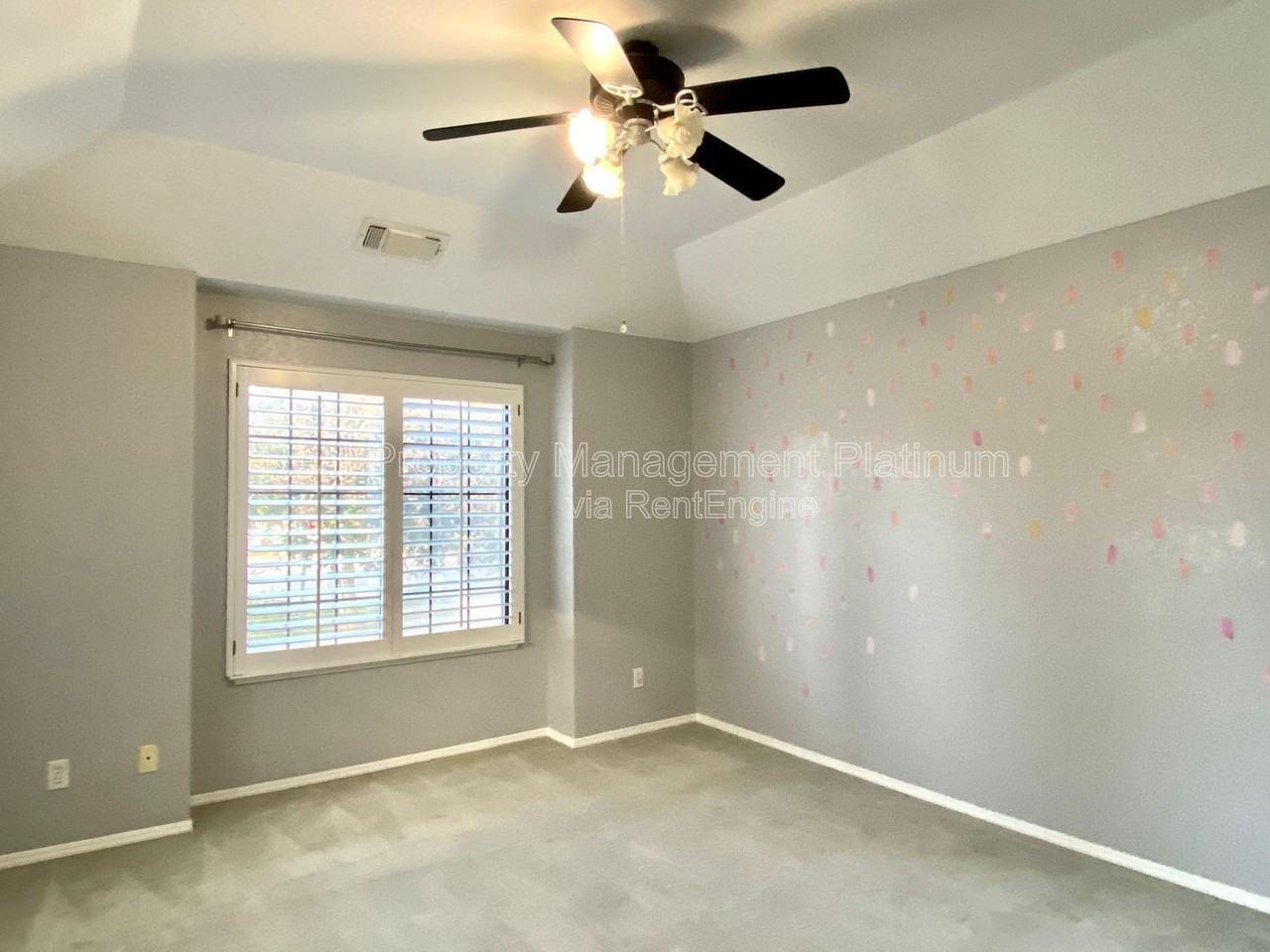 672 W Ellery Ave - Photo 4 of 26