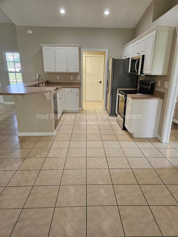 1138 Nw 15th Ter - Photo 2 of 13