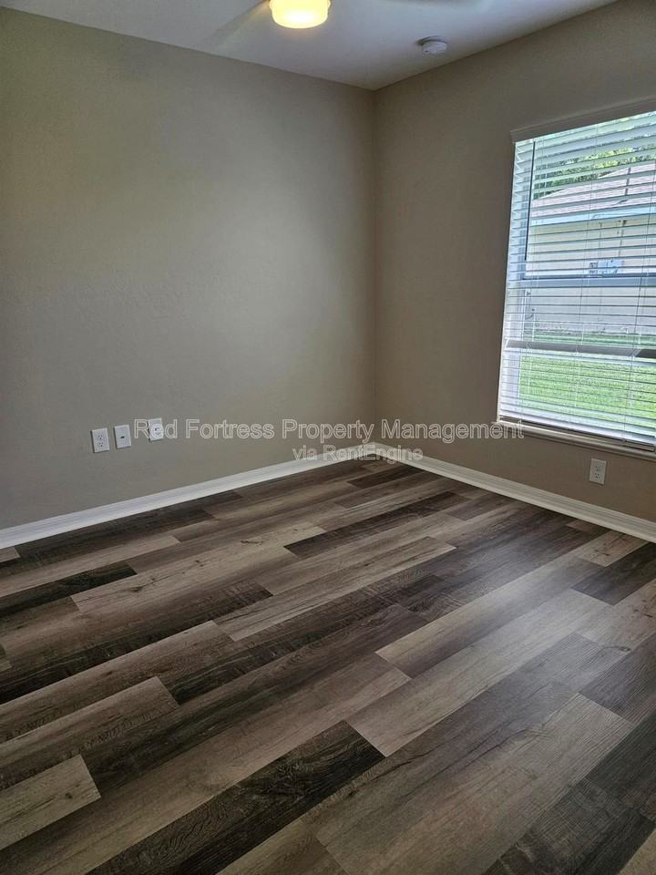1138 Nw 15th Ter - Photo 5 of 13