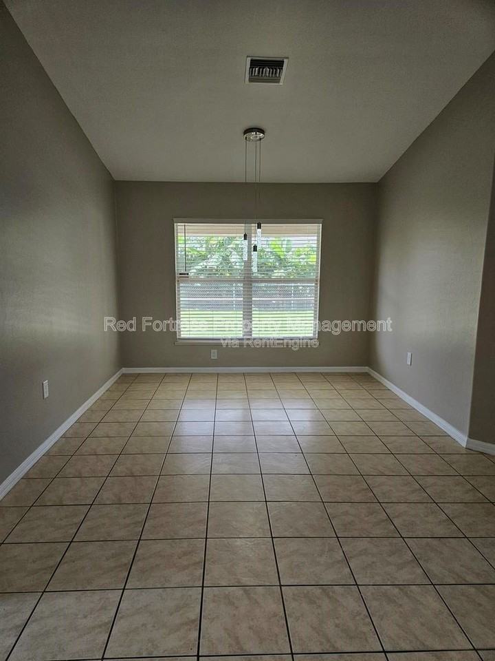 1138 Nw 15th Ter - Photo 6 of 13