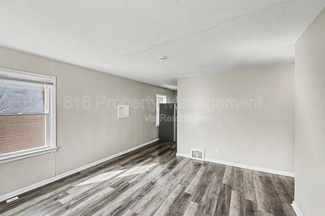 7036 Bellefontaine Ave - Photo 2 of 15