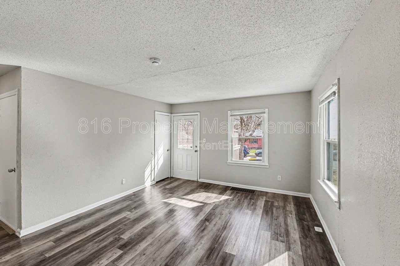 7036 Bellefontaine Ave - Photo 4 of 15