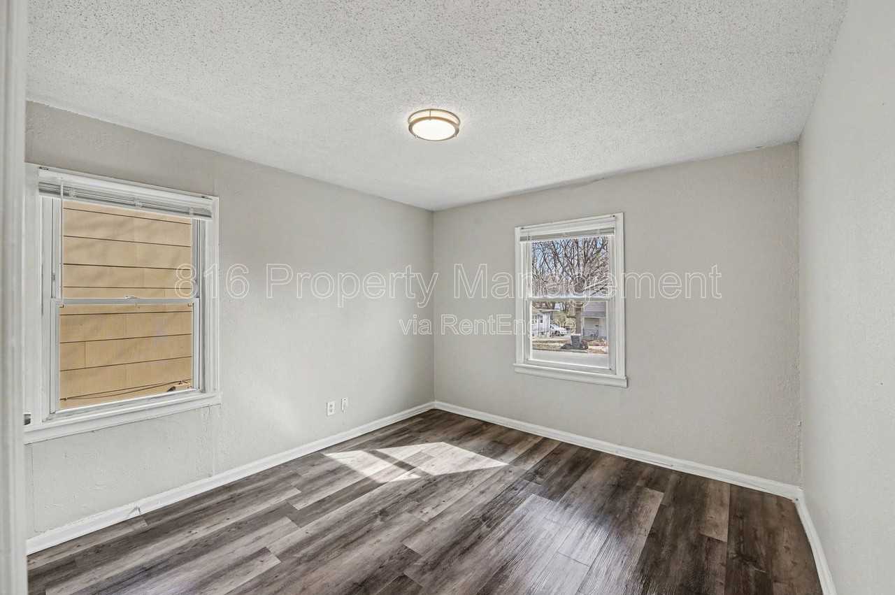 7036 Bellefontaine Ave - Photo 5 of 15