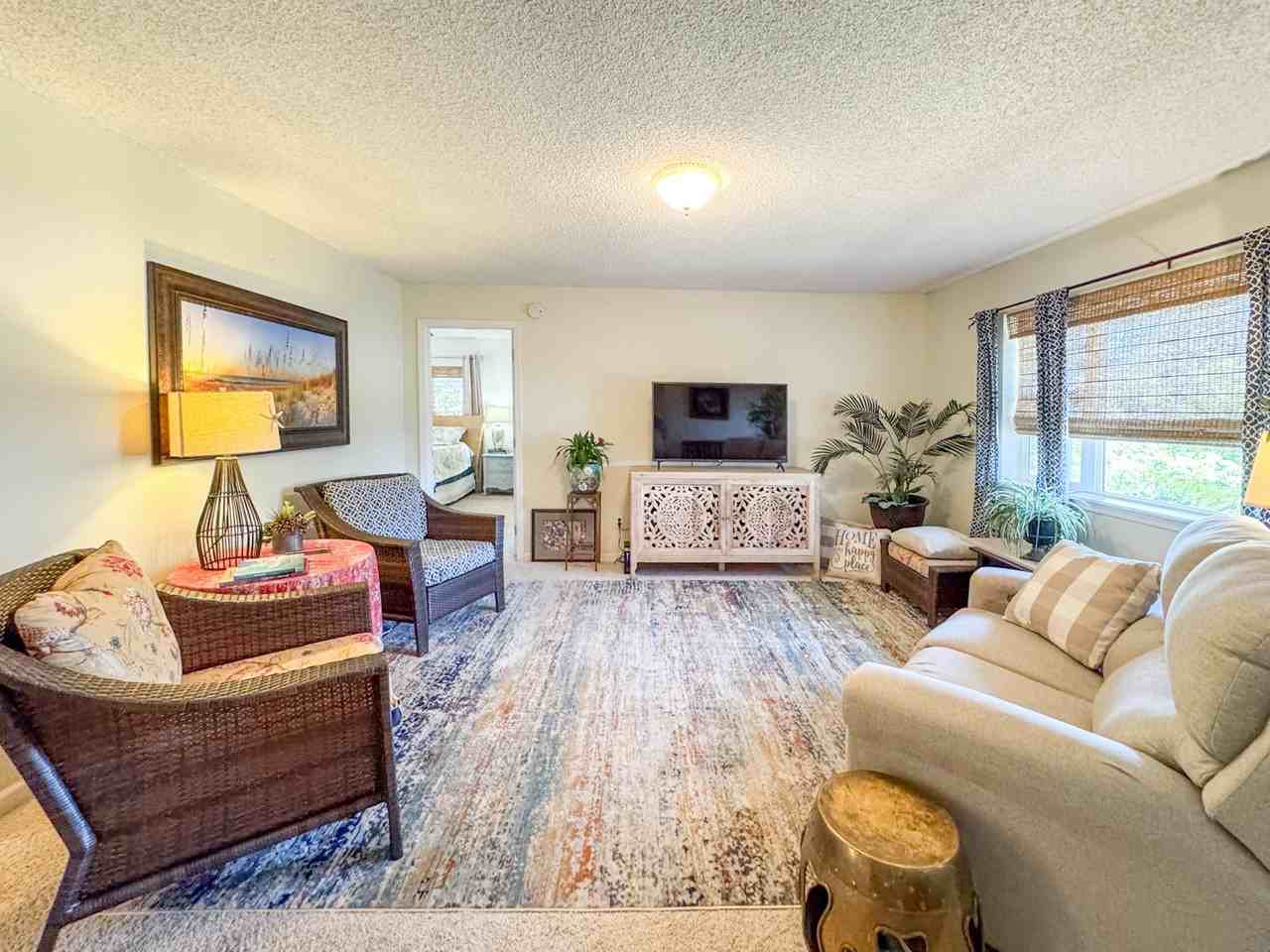 814 South Street - Photo 4 of 24