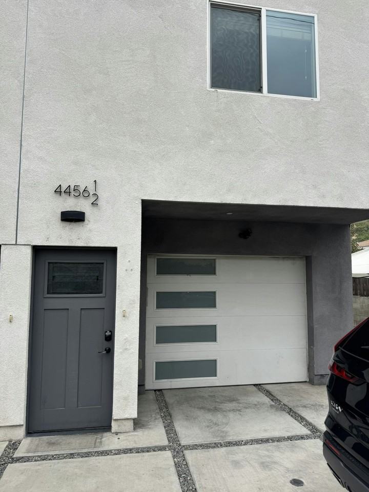4454 Turquoise Street, Unit 4456 1/2 - Photo 2 of 3