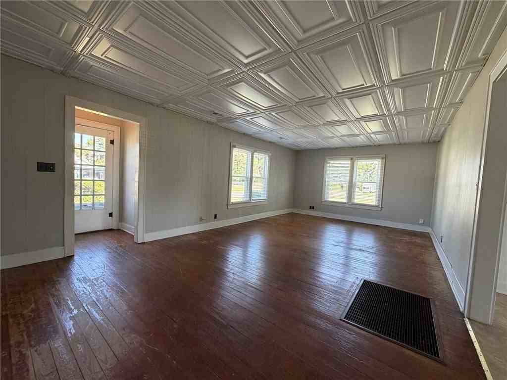 403 Sw E St - Photo 3 of 16