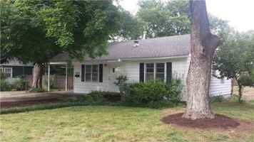 featured image of 1642 N Oakland Ave
