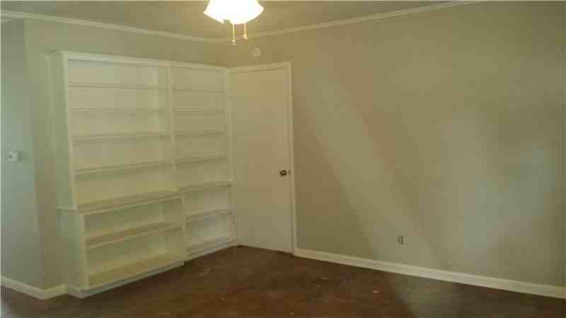 1642 N Oakland Ave - Photo 3 of 8