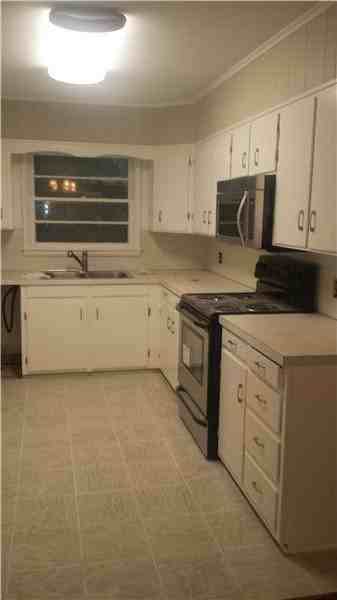 1642 N Oakland Ave - Photo 4 of 8