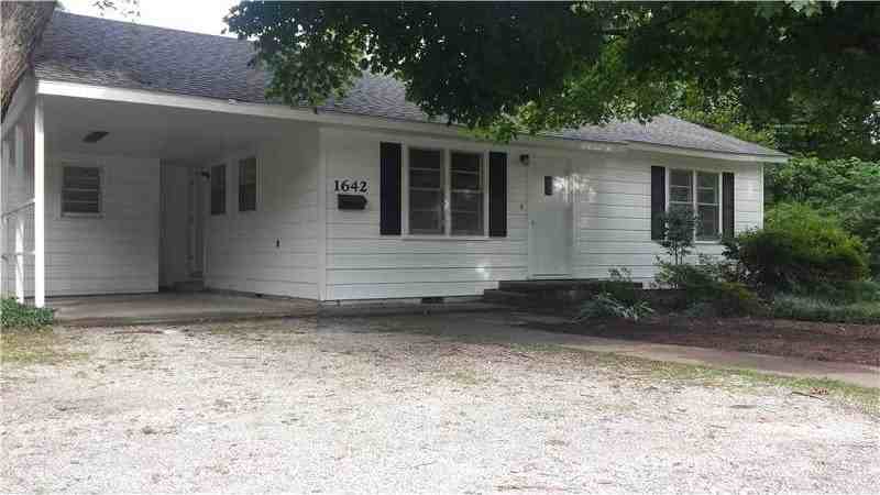 1642 N Oakland Ave - Photo 7 of 8