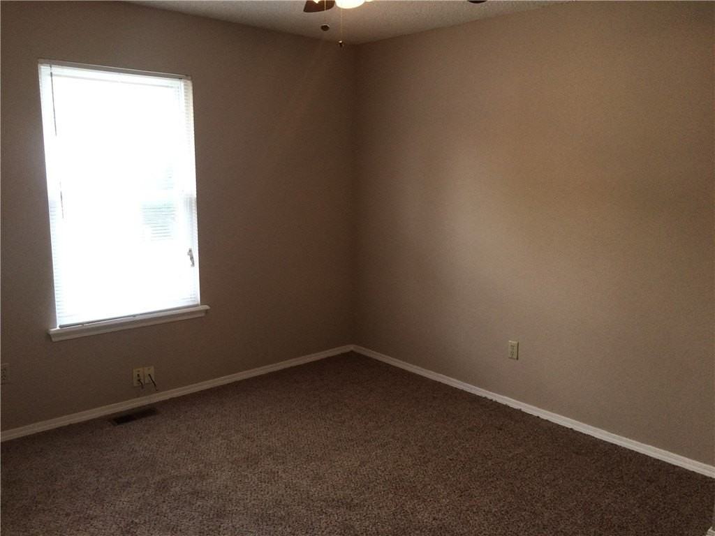 1057 W Eagle St - Photo 7 of 7