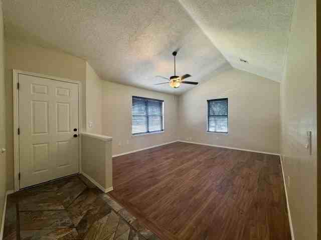 1023 S 26th St - Photo 4 of 18