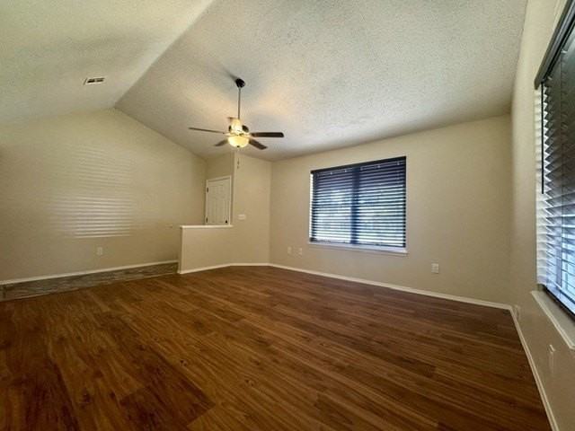1023 S 26th St - Photo 5 of 18
