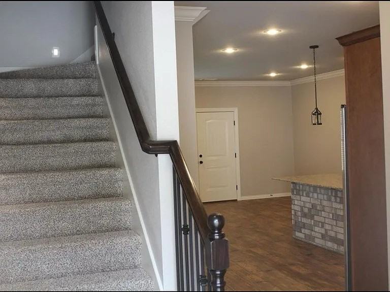 194 Old Farmington Rd - Photo 2 of 10