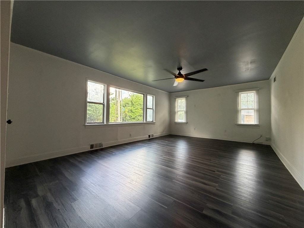 1095 S Ray Ave - Photo 3 of 24