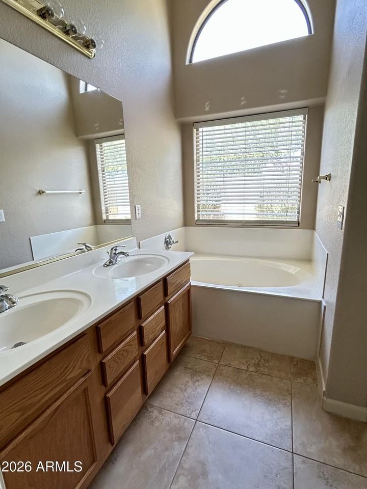 12406 W San Juan Ave - Photo 7 of 25