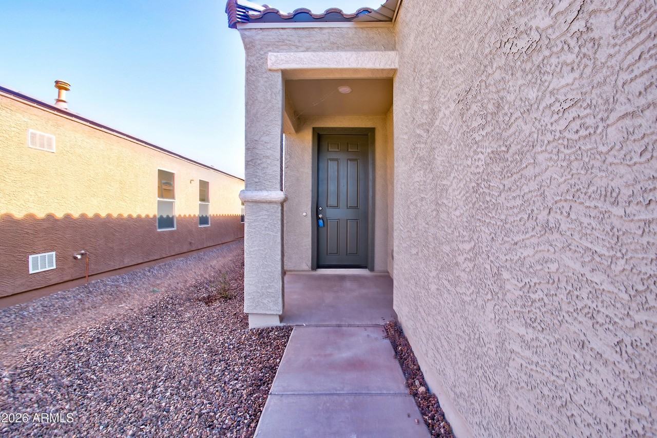 12340 W Kaler Dr - Photo 6 of 36