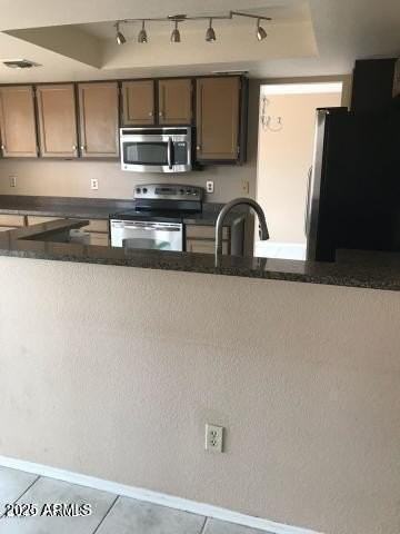 506 W Dennis Ct - Photo 2 of 8