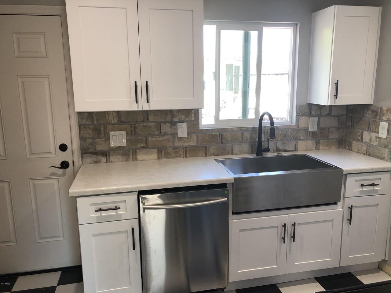 725 E Moreland St - Photo 4 of 20
