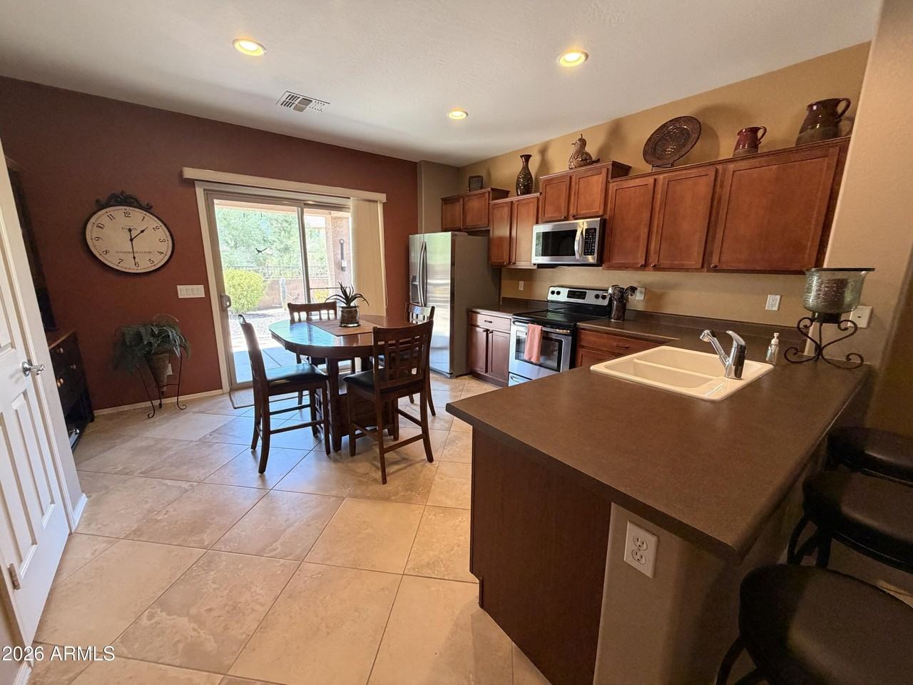 2312 N Hudson Dr - Photo 4 of 50