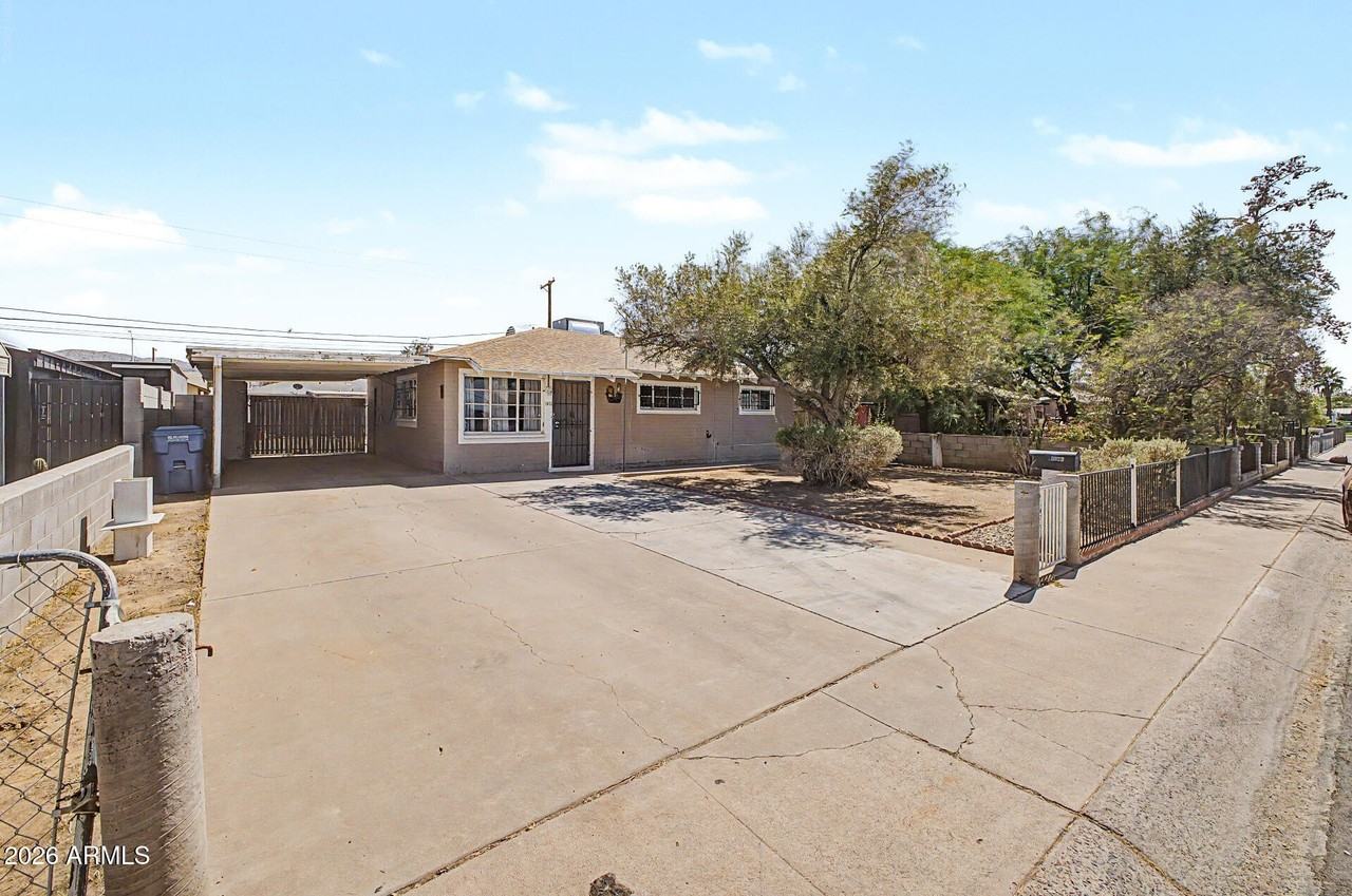 1823 E Sunland Ave - Photo 2 of 23