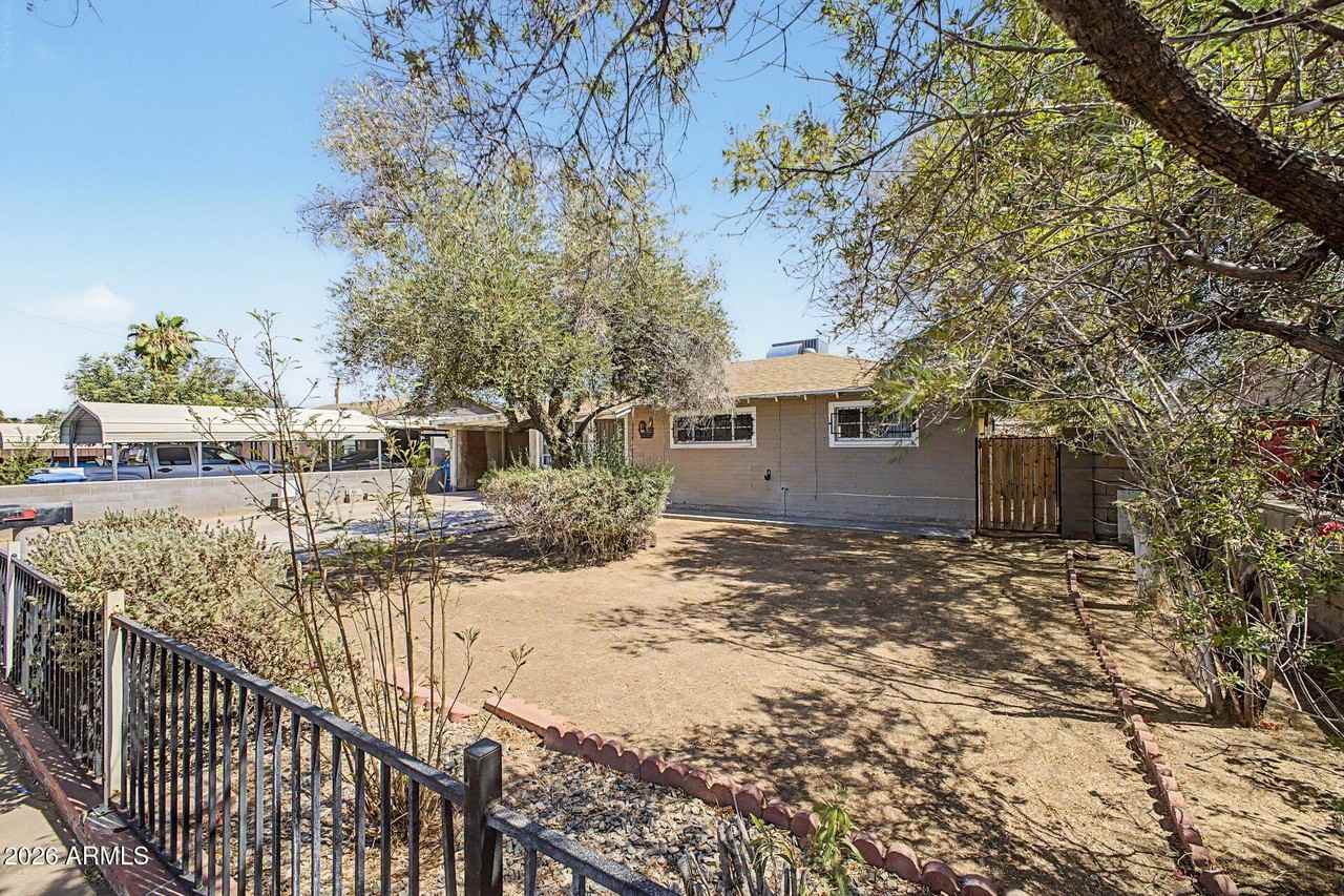 1823 E Sunland Ave - Photo 3 of 23