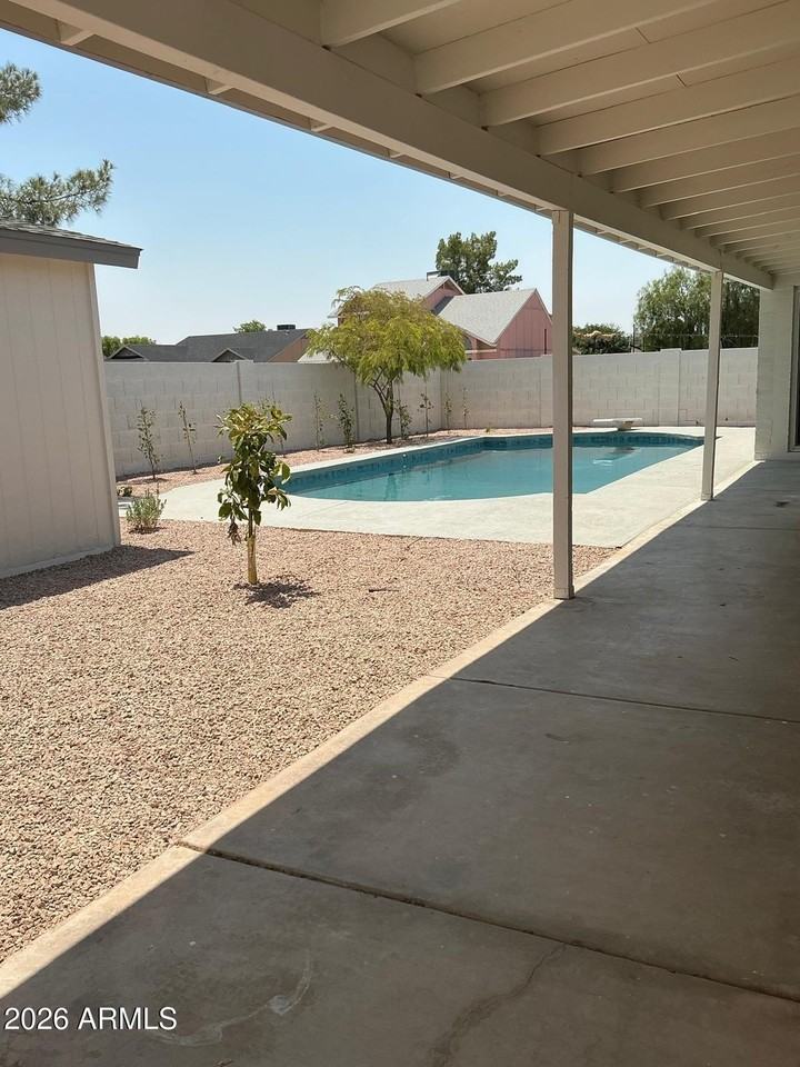 8837 W Highland Ave - Photo 4 of 21